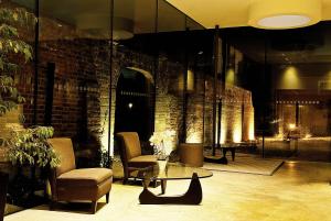 Uma área de estar em Lifehouse Spa And Hotel