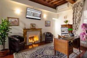 an office with a fireplace and a desk and chairs at Il Terrazzino sulla Cattedrale in Florence