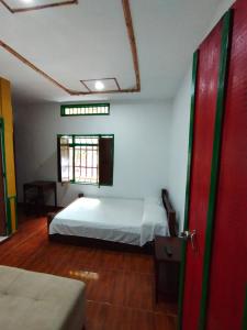מיטה או מיטות בחדר ב-FINCA HOTEL LA DORADA en el Vereda Castillo