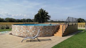 Basen w obiekcie Agriturismo Villa al piano lub w pobliżu