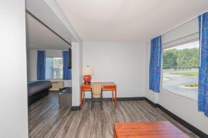 Jamestown inn & Suites的休息区