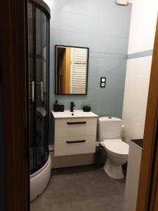 Bathroom sa LAKESIDE - Apartament w sercu Giżycka