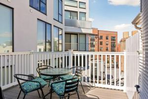 En balkon eller terrasse på Fitler Square GEM - 3 Bedrooms