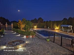 Fotografie z fotogalerie ubytování Chalet con piscina en Liria v destinaci Lliria
