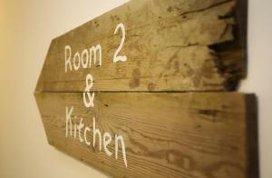 a wooden block with the words room written on it at New Modern Room With En Suite Park Street Room 2 in Luton