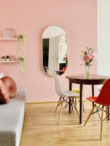 a living room with a table and a mirror at GREEN APARTMENTS #Nowy Square, Kazimierz district in Kraków