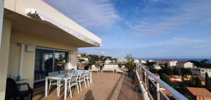 Balkón alebo terasa v ubytovaní Villa sur le toit - Vue mer exceptionnelle