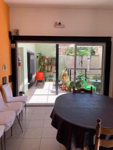 a living room with a table and chairs at Go Hostel in Córdoba