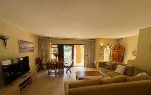 Μια τηλεόραση ή/και κέντρο ψυχαγωγίας στο 12 Bay Sands