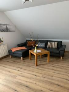 a living room with a couch and a coffee table at Ferienwohnung Am Froschteich in Markranstädt
