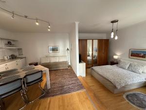 a bedroom with a bed and a living room at Apartmani Maximus in Subotica