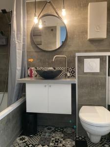 a bathroom with a sink and a toilet and a mirror at Living at Saarpartments with 2 Bedrooms, Netflix - Business & Holiday Apartments for Long- and Short term Stay, 3 min to Train Station and Europa Galerie in Saarbrücken