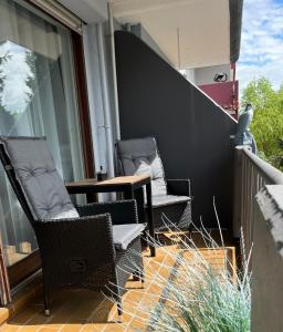 Balkons/terase naktsmītnē Living at Saarpartments with 2 Bedrooms, Netflix - Business & Holiday Apartments for Long- and Short term Stay, 3 min to Train Station and Europa Galerie