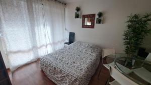 Postel nebo postele na pokoji v ubytování Studio cosy 33 m² limite Lyon. Parking privatif.
