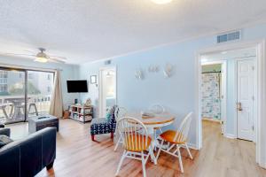 Gallery image of Ocean Breeze 106B in Emerald Isle