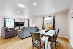 a living room with a table and a couch at Sunrise Haven in Santa Clara in Santa Clara