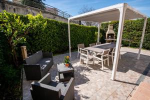 a patio with a table and chairs and a gazebo at B&B CHIETI " Il SOGNO DI ARIS" in Chieti
