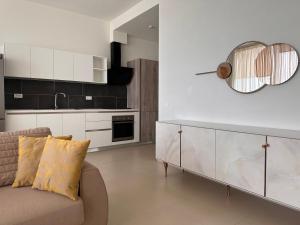 Η κουζίνα ή μικρή κουζίνα στο Green Coast Palase Sun Kissed Terrace Villa 110A