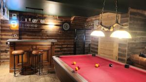 a pool table in a room with a bar at Chalet Totoro - Chalets pour 14 Personnes 514 in Valloire
