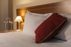 Katil atau katil-katil dalam bilik di VILLAGE GOLDEN HOTEL