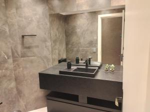 Un baño de Apto na Borges de Medeiros. 27 fotos más