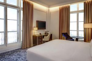 Säng eller sängar i ett rum på Hilton London Euston
