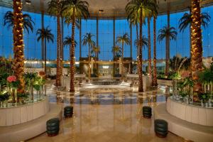 Waldorf Astoria Cairo Heliopolis内部或周边的泳池
