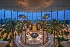 Waldorf Astoria Cairo Heliopolis内部或周边的泳池