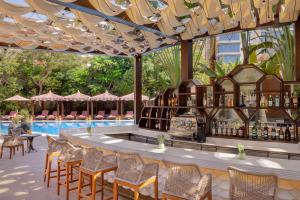 Waldorf Astoria Cairo Heliopolis内部或周边的泳池