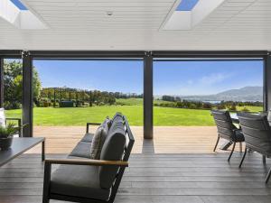 Nespecifikovaný výhled na hory nebo výhled na hory při pohledu z prázdninového domu