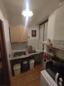 Kuhinja oz. manjša kuhinja v nastanitvi Casa a 5 minuti dal centro di Tortona