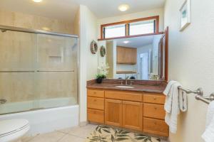 Zdjęcie z galerii obiektu Pu'u Poa 306 - Ocean View, Corner Unit, Full AC, Pool Table w mieście Princeville