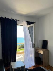 a room with a door with a view of the ocean at Apartments Nautilus in Ulcinj