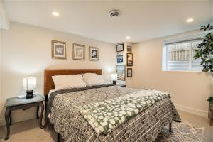 a bedroom with a bed and a window at 3 Bed Fully Renovated Denver University in Denver