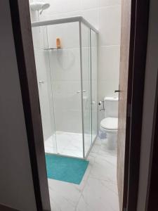 Koupelna v ubytování Casa com piscina ACONCHEGO no balneário de Shangri-lá