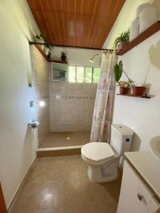a bathroom with a toilet and a shower at Casa Kakawa Ecolodge in Samaná