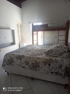 سرير أو أسرّة في غرفة في Recanto nova Canaã