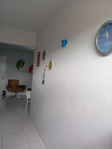 a clock on a wall in a room at Flat Sandra in Teixeira de Freitas