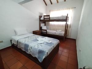 a bedroom with a bed and a bunk bed at HOSPEDAJE - SANDANED in Villa de Leyva