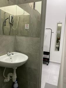 a bathroom with a sink and a mirror at INAP DESA ICHA, PANTAI KEMPADANG, KUANTAN PAHANG in Kuantan