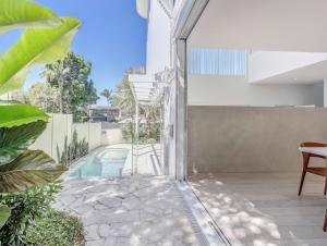 Πισίνα στο ή κοντά στο Luxury Mermaid Waters Holiday Home