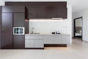 a kitchen with a sink and a microwave at BIỆT THỰ 3 PHÒNG NGỦ BÊN BỜ BIỂN in Ba Ria