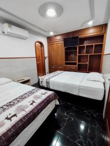 Tempat tidur dalam kamar di Hotel Miluansa