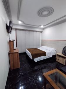 Tempat tidur dalam kamar di Hotel Miluansa