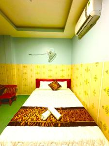 Giường trong phòng chung tại Như Quỳnh Hotel HCM
