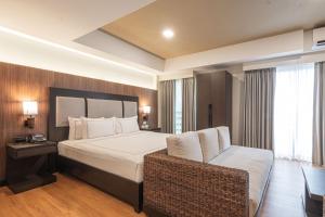 Widus Hotel Clark客房内的一张或多张床位