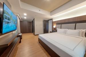 Widus Hotel Clark客房内的一张或多张床位