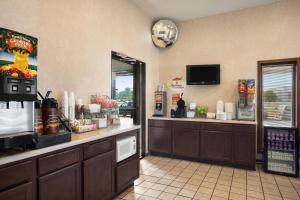 a fast food restaurant with a cashier and a counter at Super 8 by Wyndham Carbondale in Carbondale