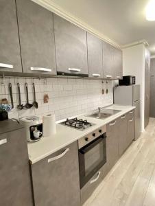 Η κουζίνα ή μικρή κουζίνα στο Sunlit Shelter * Ideal Location! Free Parking