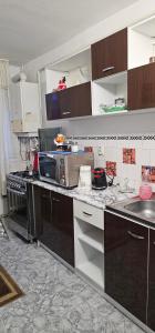 a kitchen with a sink and a microwave at Casa Suzana 2 camere in Piatra Neamţ